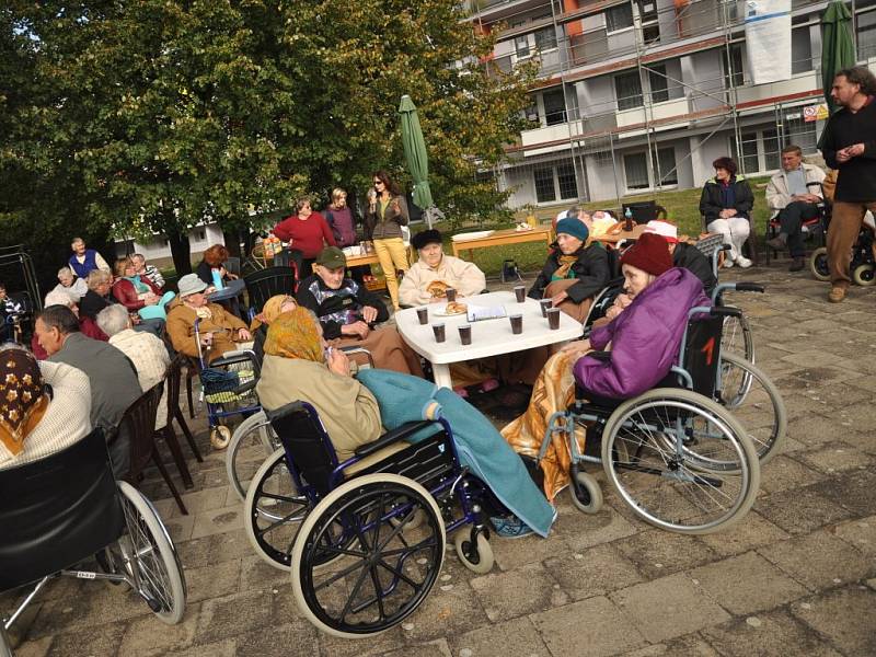 Slavnostní předávání zrekonstruovaného hranického Domova seniorů klientům