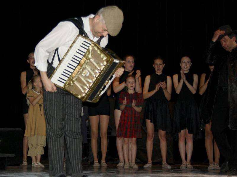 Vystoupení Edith Piaf Základní umělecké školy v Hranicích