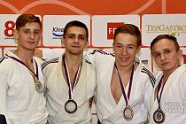 Hraničtí judisté z oddílu Judo Železo uspěli na seniorském mistrovství republiky. Tomáš Beran (druhý zleva)