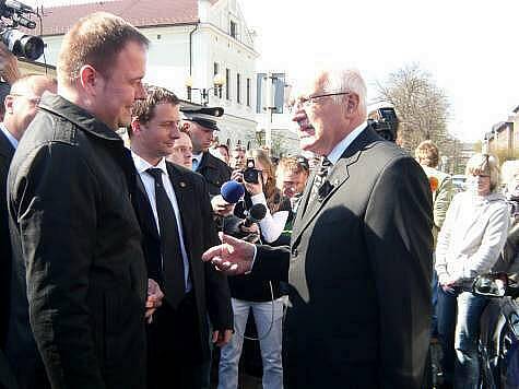 Prezident Klaus a česká delegace na cestě do Krakova v Bohumíně 