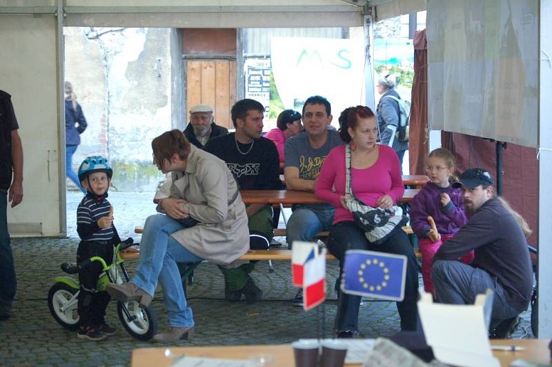 Akci Hranicko žije v centru Hranic navštívily stovky lidí. Spokojenost vládla také s počasím