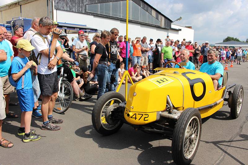 Air-auto-moto veteranfest na drahotušském letišti