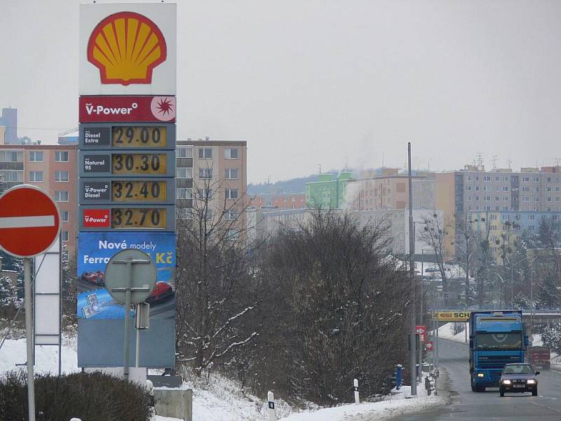 Na nejdražší benzín Natural 95 narazil Deník 5. ledna při průzkumu v Přerově a Hranicích na silnici I/47 v Hranicích, v sousedství areálu bývalého Philipsu.