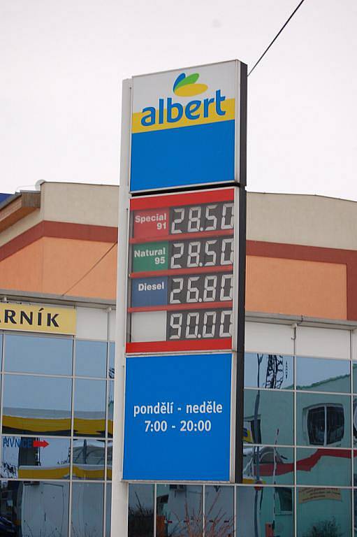 Velké rozdíly. Ceny za benzin i naftu se od začátku roku výrazně zvedly. Řidičům se vyplatí si tankování dobře rozmyslet. I v Přerově byly 5. ledna rozdíly mezi cenami za litr benzinu až osmdesát haléřů.
