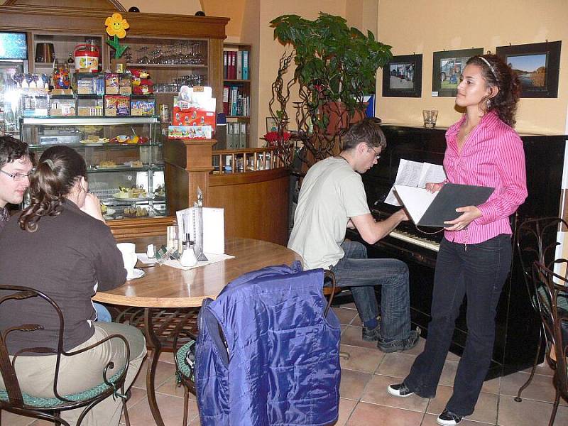 Pianobar v Café Baru - Ilistrační foto