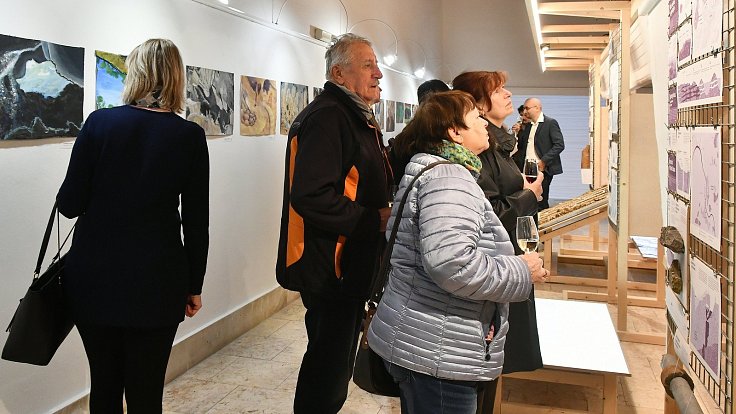 Hranice poznání, výstava o Hranickém krasu ve výstavní síni Staré radnice v Hranicích.