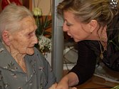 Velkou narozeninovou oslavu zažil Domov pro seniory v Pavlovicích u Přerova. Nejstarší obyvatelka tohoto zařízení, Marie Hříbková, zde totiž slavila významné životní výročí - 102 let.