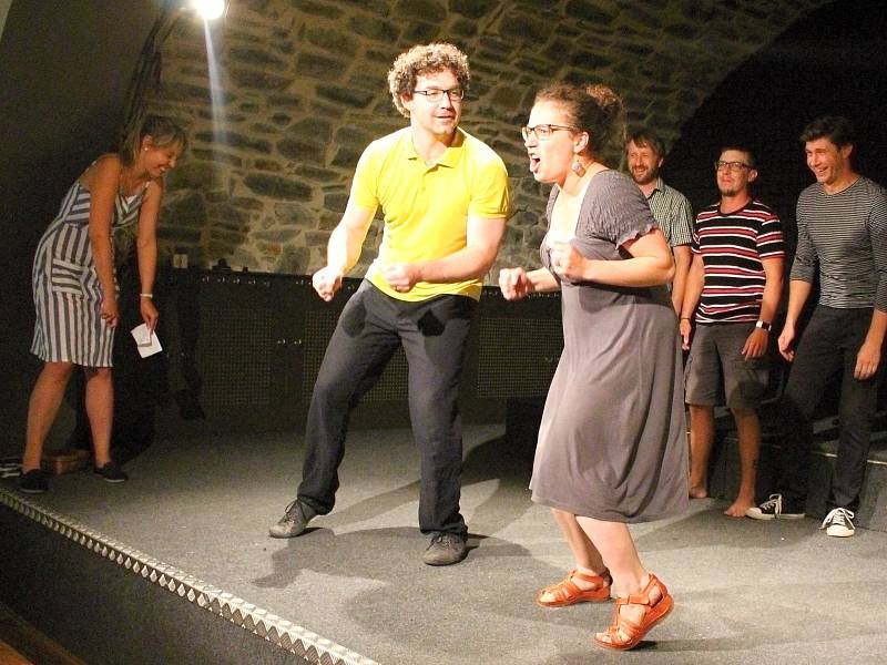 Olomoucký impro-soubor O.LI.V.Y. už počtvrté v Hranicích.