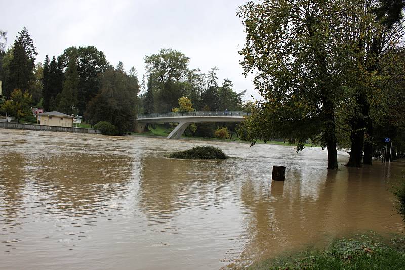 Bečva v lázních Teplice nad Bečvou ve středu 14. října 2020 v 15.30 hodin.