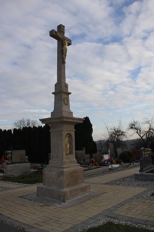 Opravené sakrální stavby a předání kopie historické monstrance ve Špičkách