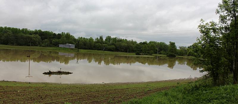 Zatopené hřiště v Ústí ve čtvrtek 23.5. 2019 dopoledne.