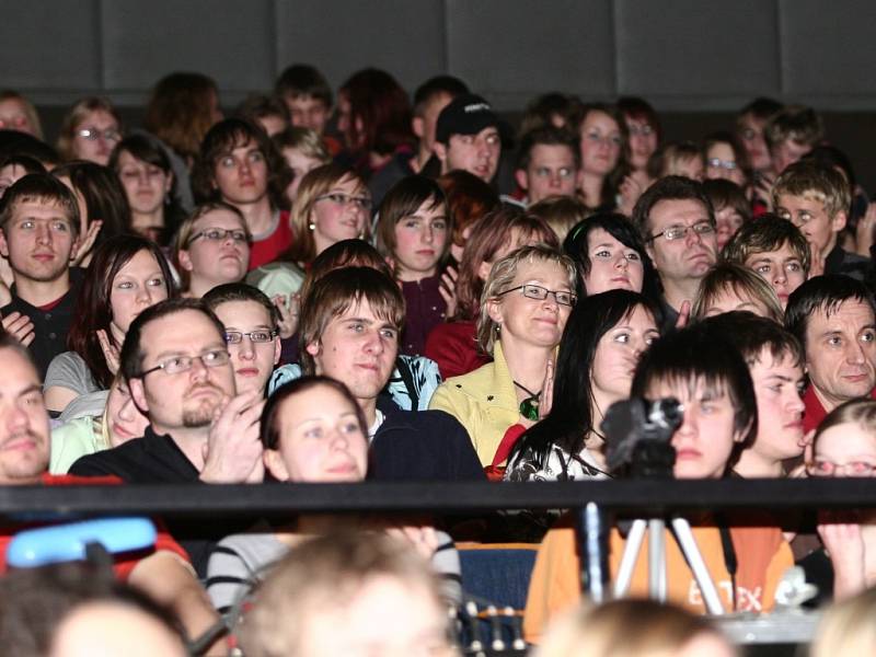 Kino bylo při představení nacpané k prasknutí.