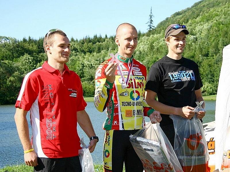 Karel Pauschek (vlevo) skončil celkově čtvrtý, stříbrný však v kategorii M20. 