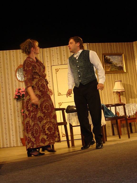 V Městském domě v Přerově vystoupili ve čtvrtek pražští herci s divadelní hrou Blázinec v 1. poschodí.