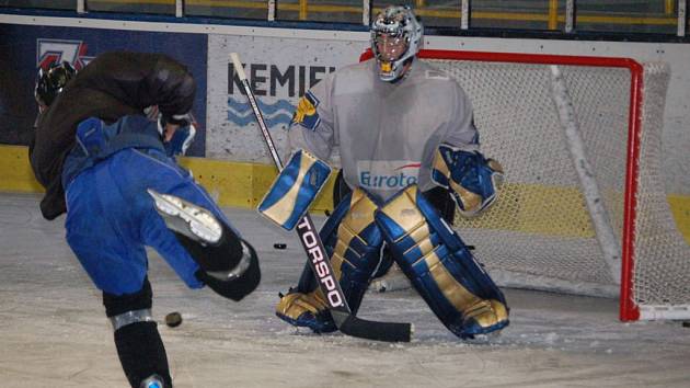 Hokejisté HC ZUBR Přerov měli v pondělí 4. srpna první oficiální trénink na ledové ploše