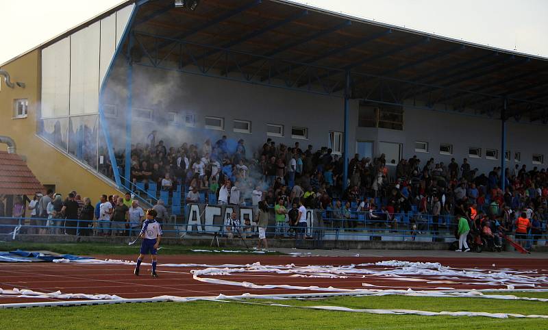 Divizní derby mezi SK Hranice a TJ Sokol Ústí (v bílém)