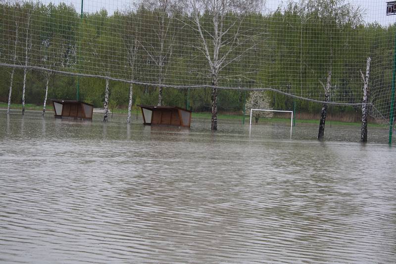 Bečva v Ústí na Hranicku 28. dubna 2017