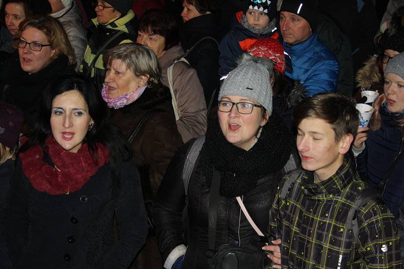 Česko zpívá koledy 2018 na hranickém náměstí