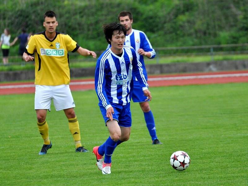 Fotbalisté Hranic (v modrém) proti béčku Karviné