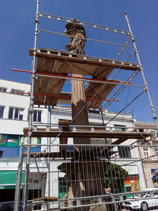 Opravy sochy Panny Marie na hranickém náměstí