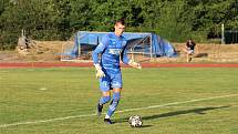 Utkání 1. kola MOL Cupu mezi SK Hranice (v modrém) a MFK Karviná rozhodovaly po remíze 2:2 až penalty. Vladimír Neuman.