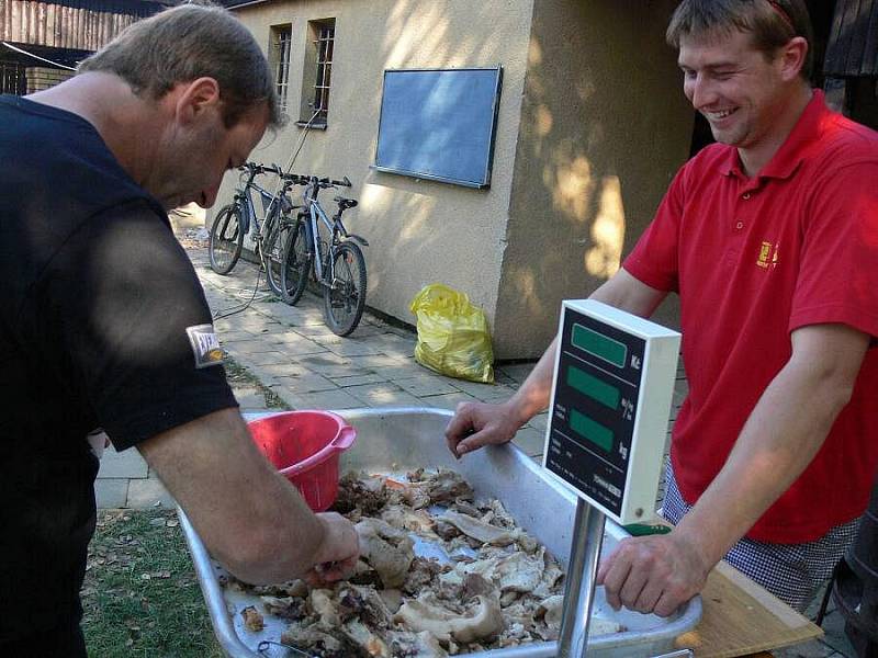 Farmářský jarmark v areálu výletiště v Rouském