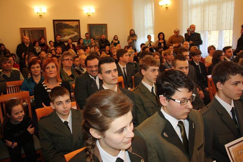 Slavnostní pasování studentů prvního ročníku Střední lesnické školy v Hranicích