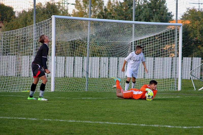 Fotbalové utkání divize Dětmarovice (v bílém) vs. Hranice