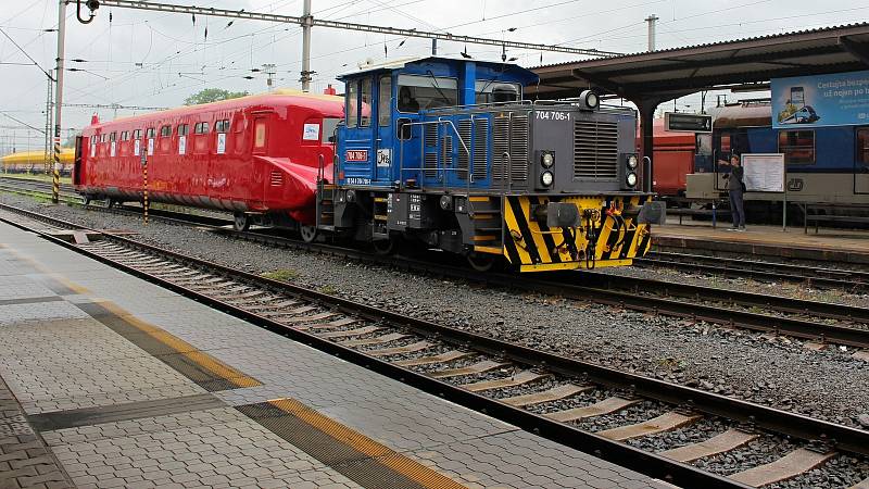 Slovenská strela se z Přerovských strojíren vrátila po kolejích 19. června 2020 do hranických dílen společnosti Českomoravská železniční opravna v novém višňově červeném kabátě a se starozlatou korunkou na střeše.