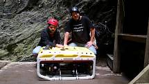 Speleologové po osmi měsících vylovili z hranické propasti polského robota, který se postaral o rekordní hloubku 404 metry.