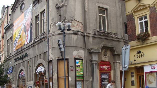 Historické budovy hyzdí centrum Přerova. Opravy se odkládají - Přerovský  deník