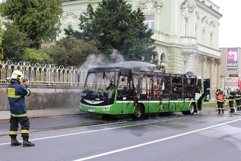 V neděli 10. června kolem 19.15 hodin hořel na třídě 1. máje  v Hranicích elektrobus městské hromadné dopravy