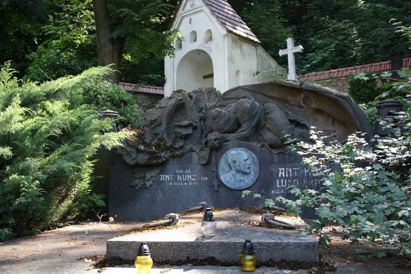 V rámci Dne kostelů se výjimečně otevřela i brána od významného hranického poutního místa Kostelíček. Zavítaly sem děti ze základních i středních škol. 