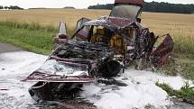Z havarované Alfy Romeo zůstaly po havárii a následném požáru jen trosky. Nehoda se stala 14. července 2008 na silnici mezi obcemi Pavlovice u Přerova a Kladníky. .