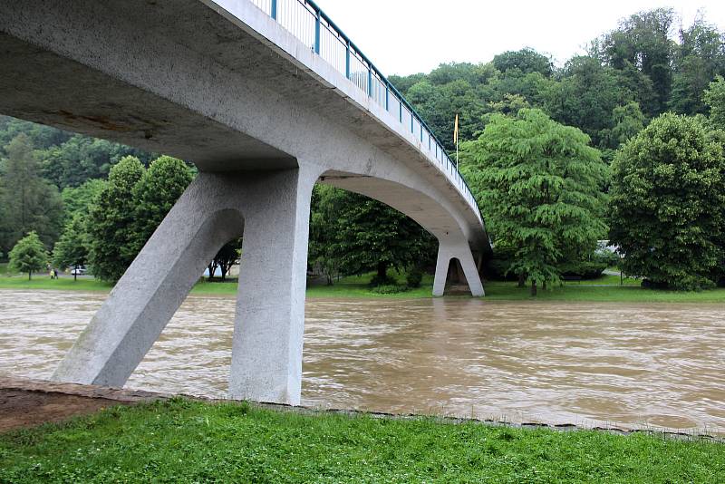 Bečva v Teplicích nad Bečvou v neděli 21. června v 16.20 hodin.