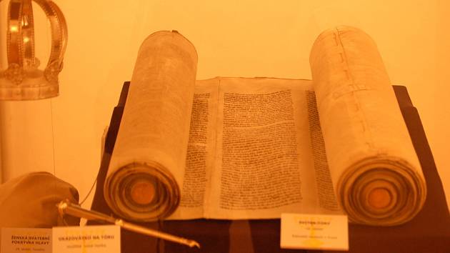 V muzeu jsou k vidění materiály týkající se Židů žijících v Přerově, ale také předměty, které se vztahují k židovským tradicím a náboženským rituálům.
