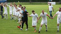 Fotbalisté Tatranu Všechovice (v bílém) v domácím prostředí rozdrtili 6:1 Kralice na Hané. Foto: Pavel Hrdlička