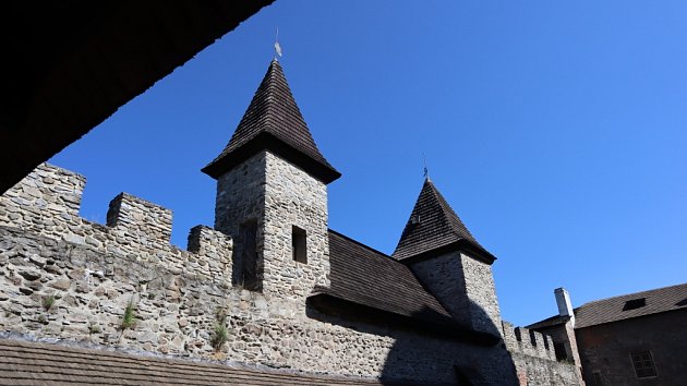 Krajina okolí hradu Sovince v podhůří Nízkého Jeseníku.