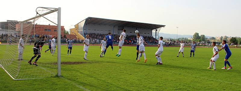 Divizní derby mezi SK Hranice a TJ Sokol Ústí (v bílém)