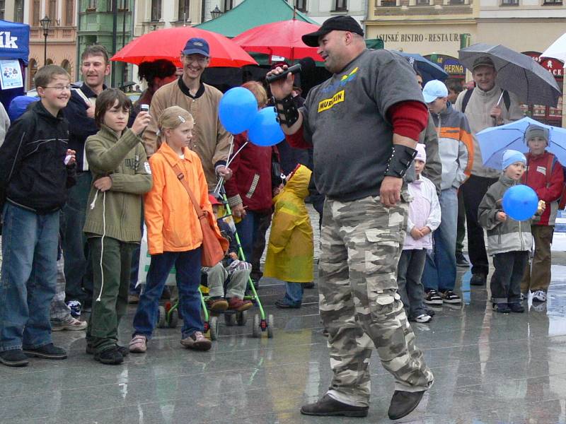 Hraničtí si ve středu 21. května na náměstí užívali Den s Hranickým deníkem.