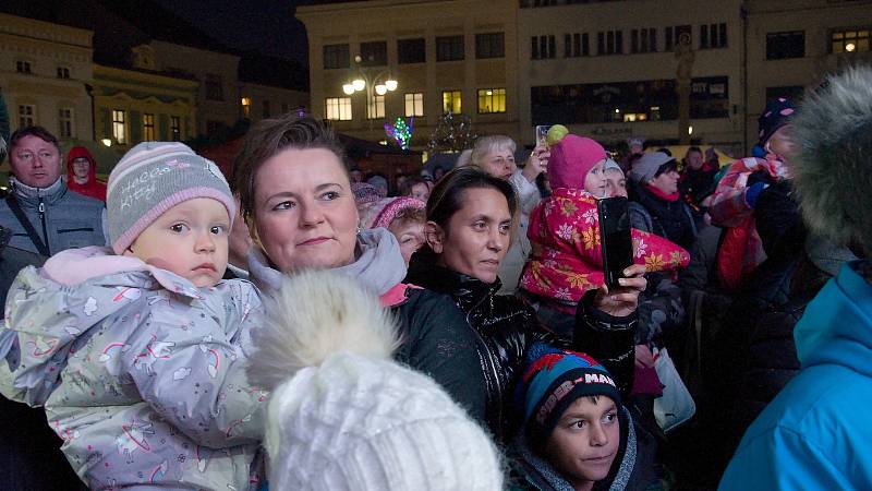 Slavnostní rozsvěcení vánočního stromu na Masarykově náměstí v Hranicích 2019.