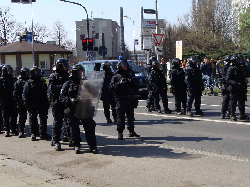 Pochod se vyostřil, zraněný byl jeden policista.