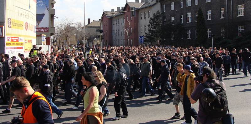 Pochod se vyostřil, zraněný byl jeden policista.