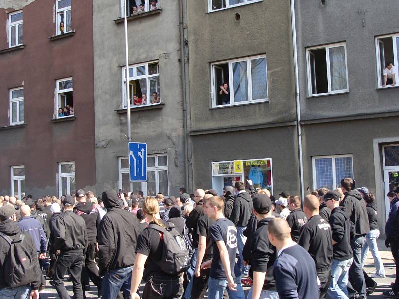 Pochod se vyostřil, zraněný byl jeden policista.