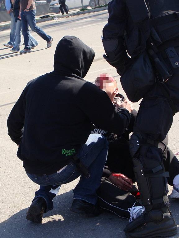 Pochod se vyostřil, zraněný byl jeden policista.