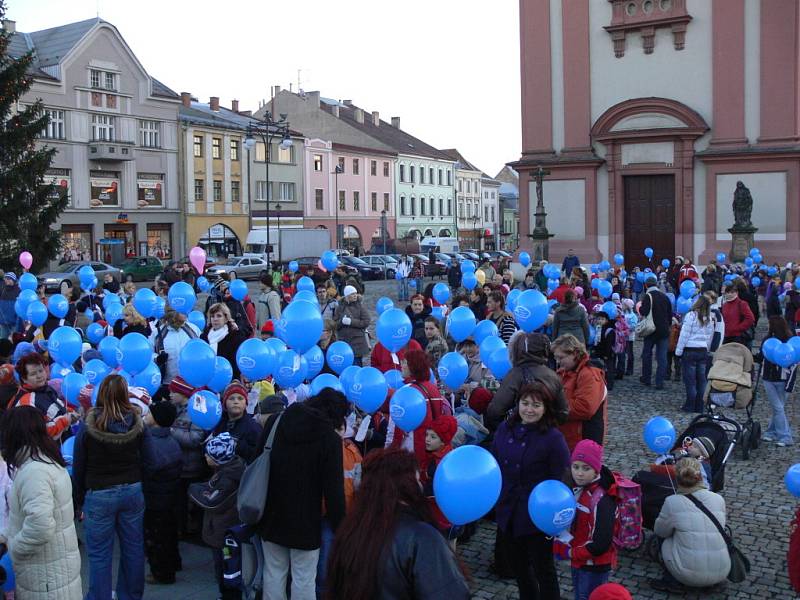 Hranické náměstí se hemžilo balonky, šlo totiž o český rekord.