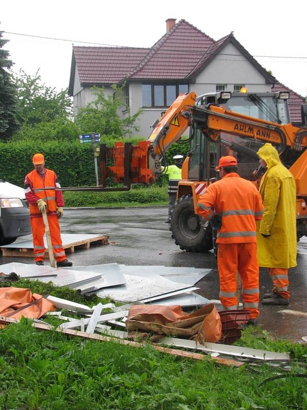 Nehoda na křižovatce mezi Nádražní ulicí a třídou 1. máje v Hranicích