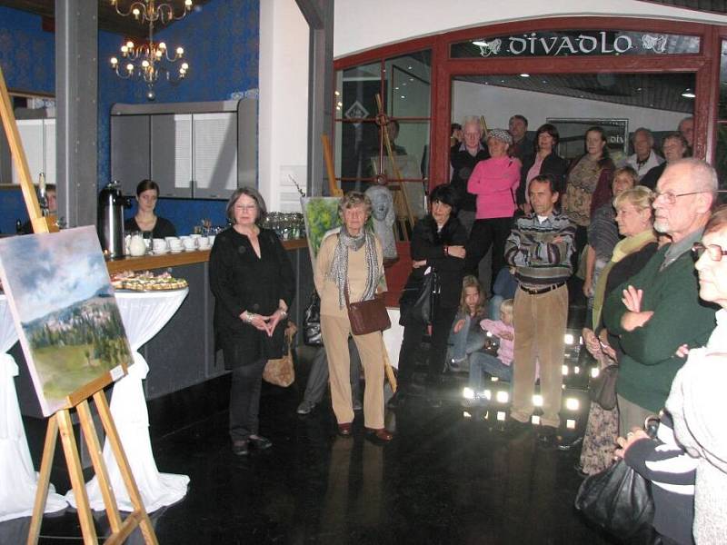 Hranická malířka Marta Tomancová vystavuje od 2. listopadu v divadle Stará střelnice soubor obrazů s názevm Krajina.