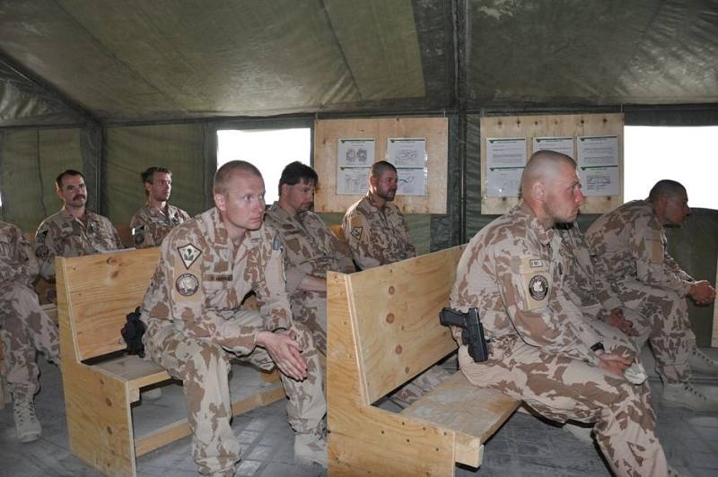 Vojáci v Afghánistánu se zúčastnili vzpomínkové mše za zemřelého kolegu