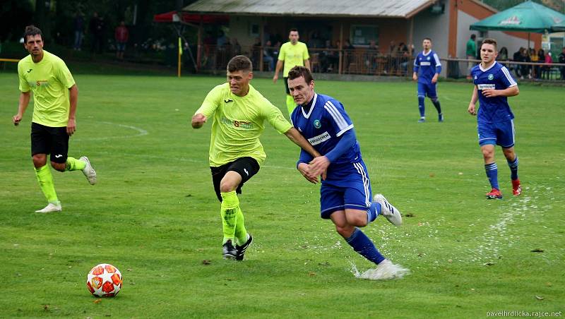 Fotbalisté Tatranu Všechovice (v modrém) proti Skašticím